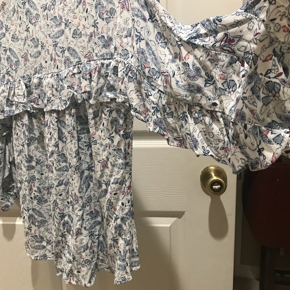 Lauren Conrad NWT floral ruffle sleeve top - Picture 6 of 8